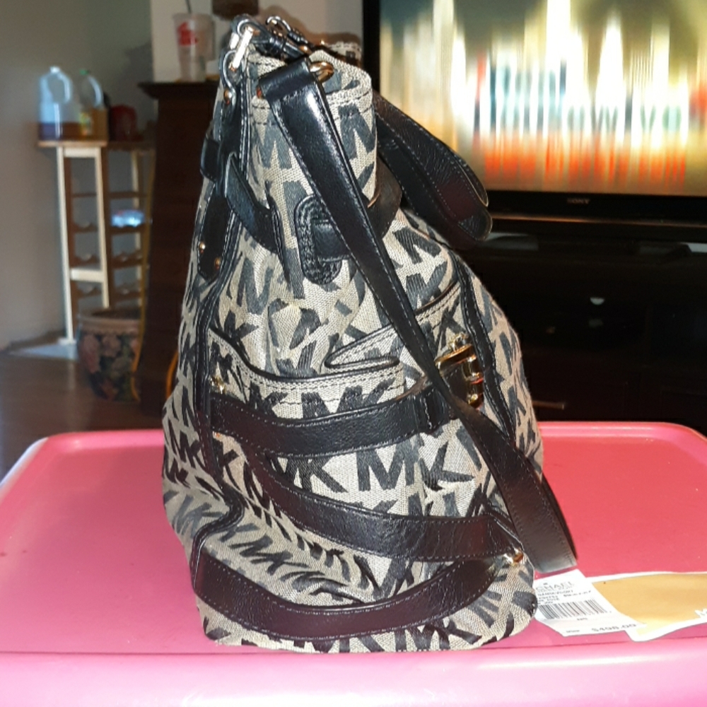 Handbag - Picture 6 of 8